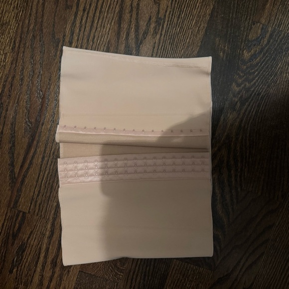 SKIMS WAIST TRAINER - Picture 4 of 6